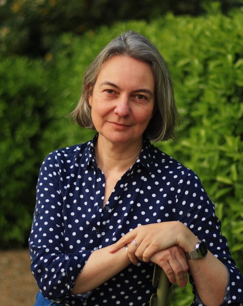portrait de Gaëlle Pério, journaliste, autrice et consultante